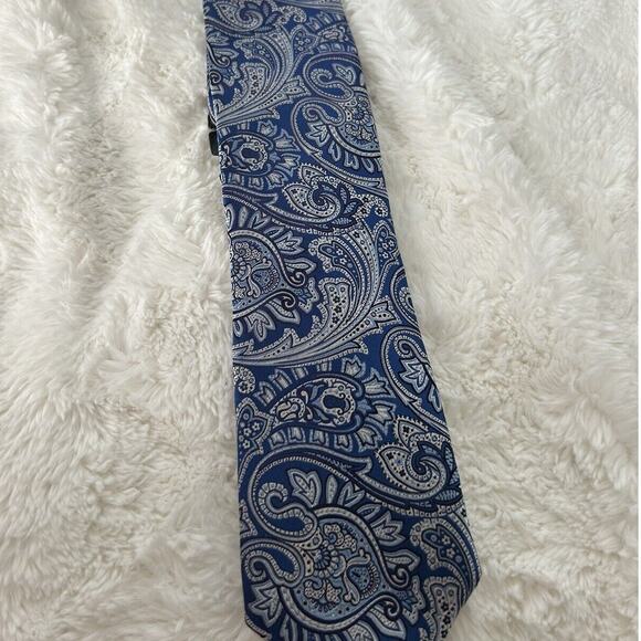 David‎ Donahue Paisley Silk Tie in Blue - Picture 1 of 3